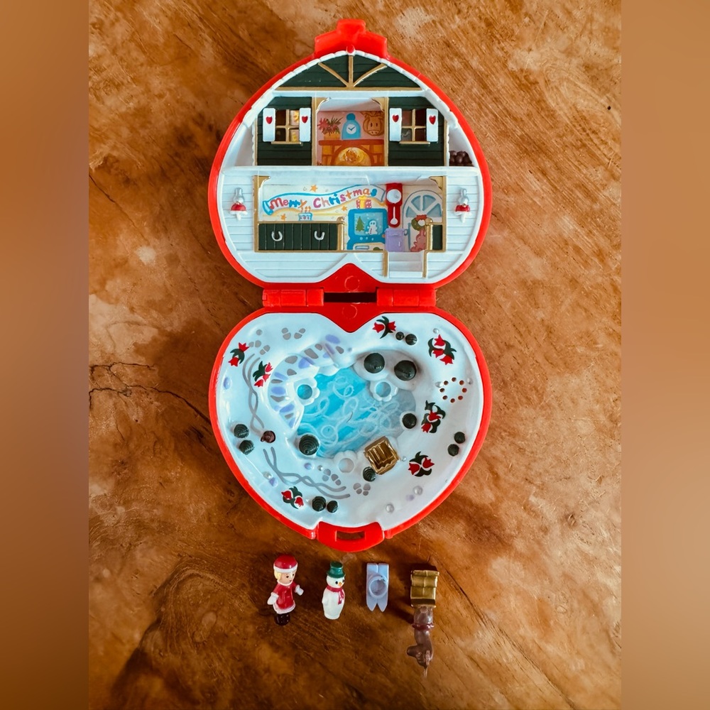 1989 Bluebird Polly Pocket Polly's Christmas Musical Wonderland (no music)